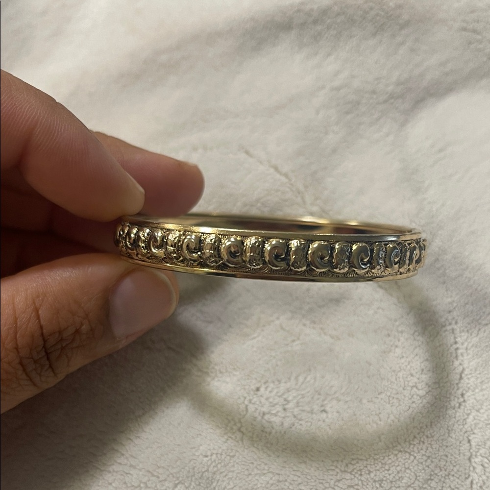 Elegant Gold Bangle Bracelet